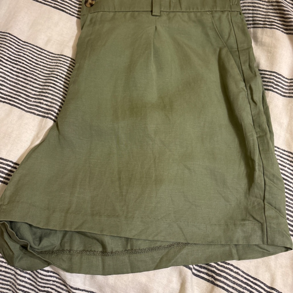 Shorts - Picture 3 of 5